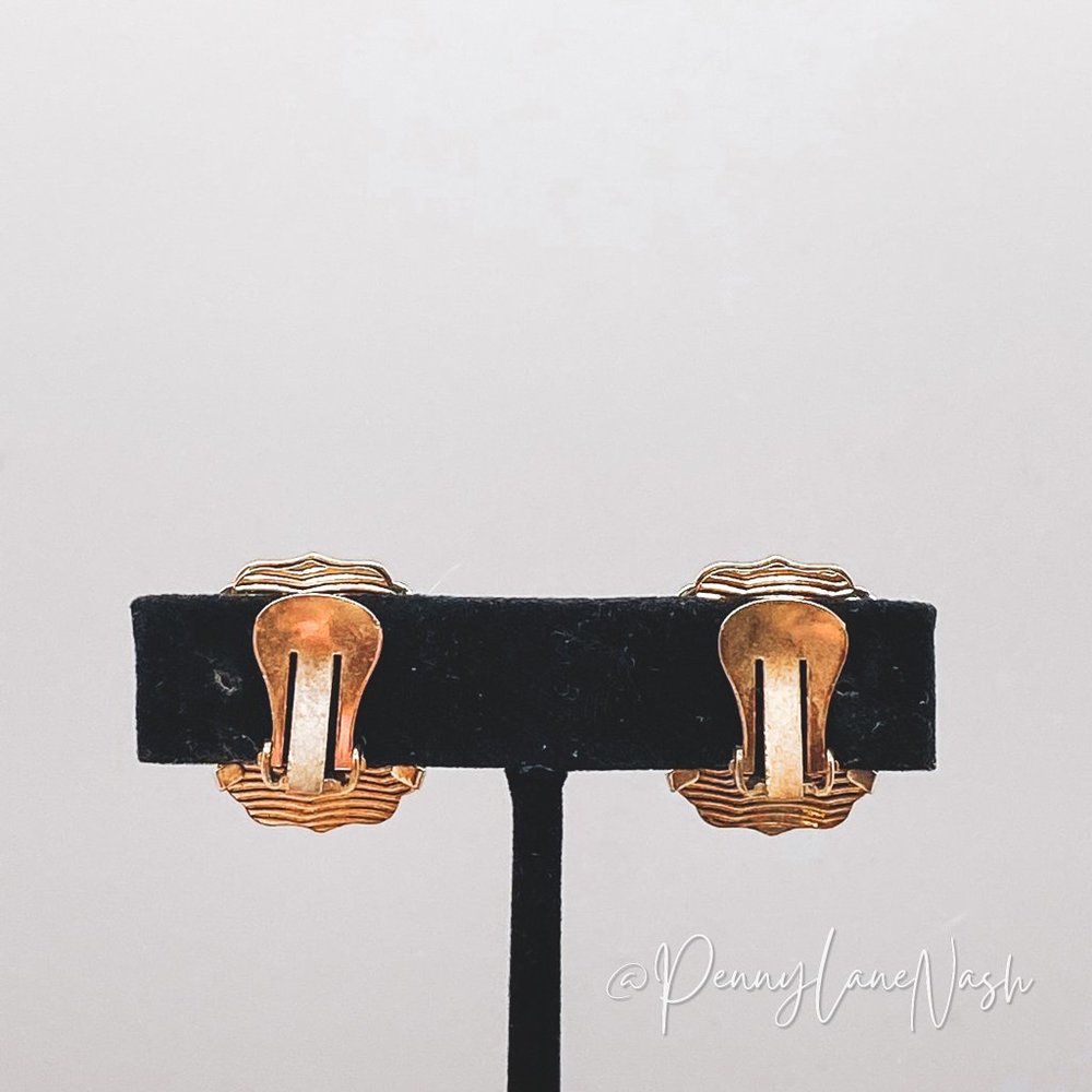 Vintage Framed Heart Etch Gold Plated Stud Earrings - Picture 5 of 7